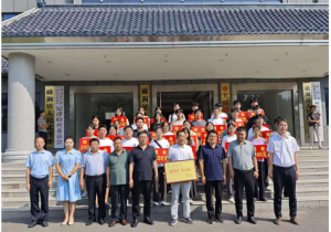 愛心傳遞，溫暖同行——磁澗鎮(zhèn)2024年社會扶貧暨洛陽九億重工集團(tuán)資助貧困大學(xué)生愛心捐贈活動